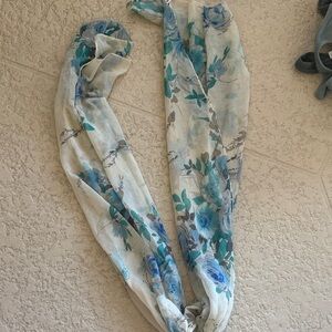Gerinly Blue Floral Scarf